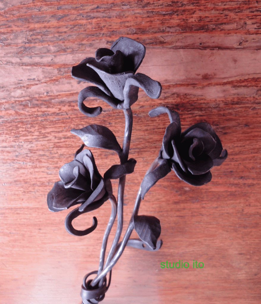 ロートアイアン製バラの花束